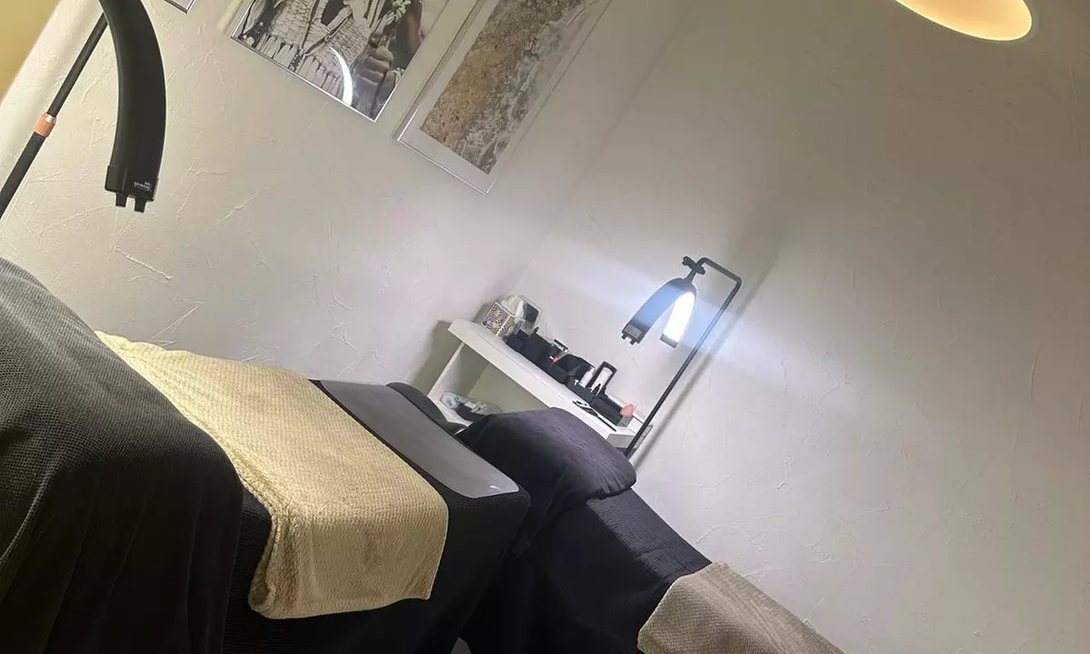 Klassische Gesichtsreinigung, Aqua-Facial oder Microneedling für 1 P.