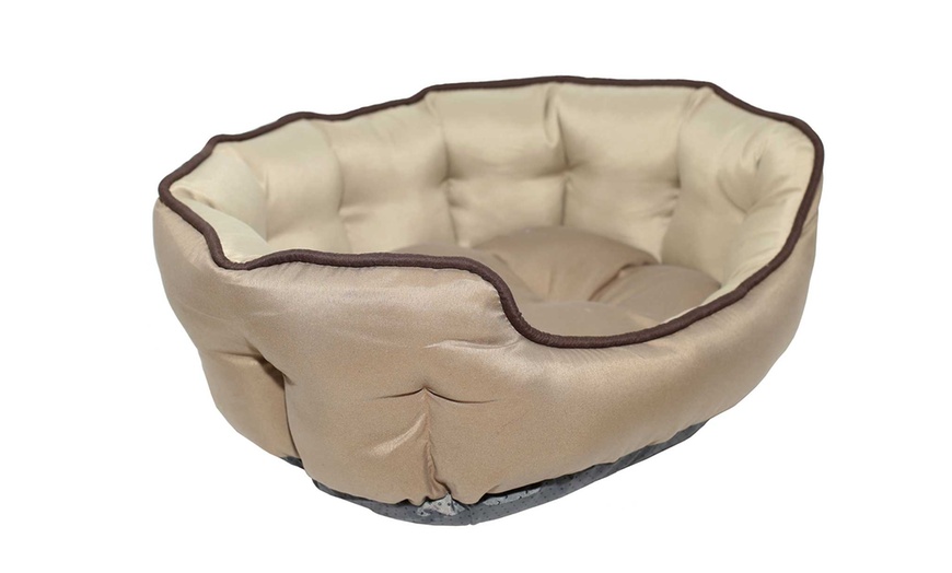 Image 9: Quilted Pet Bed