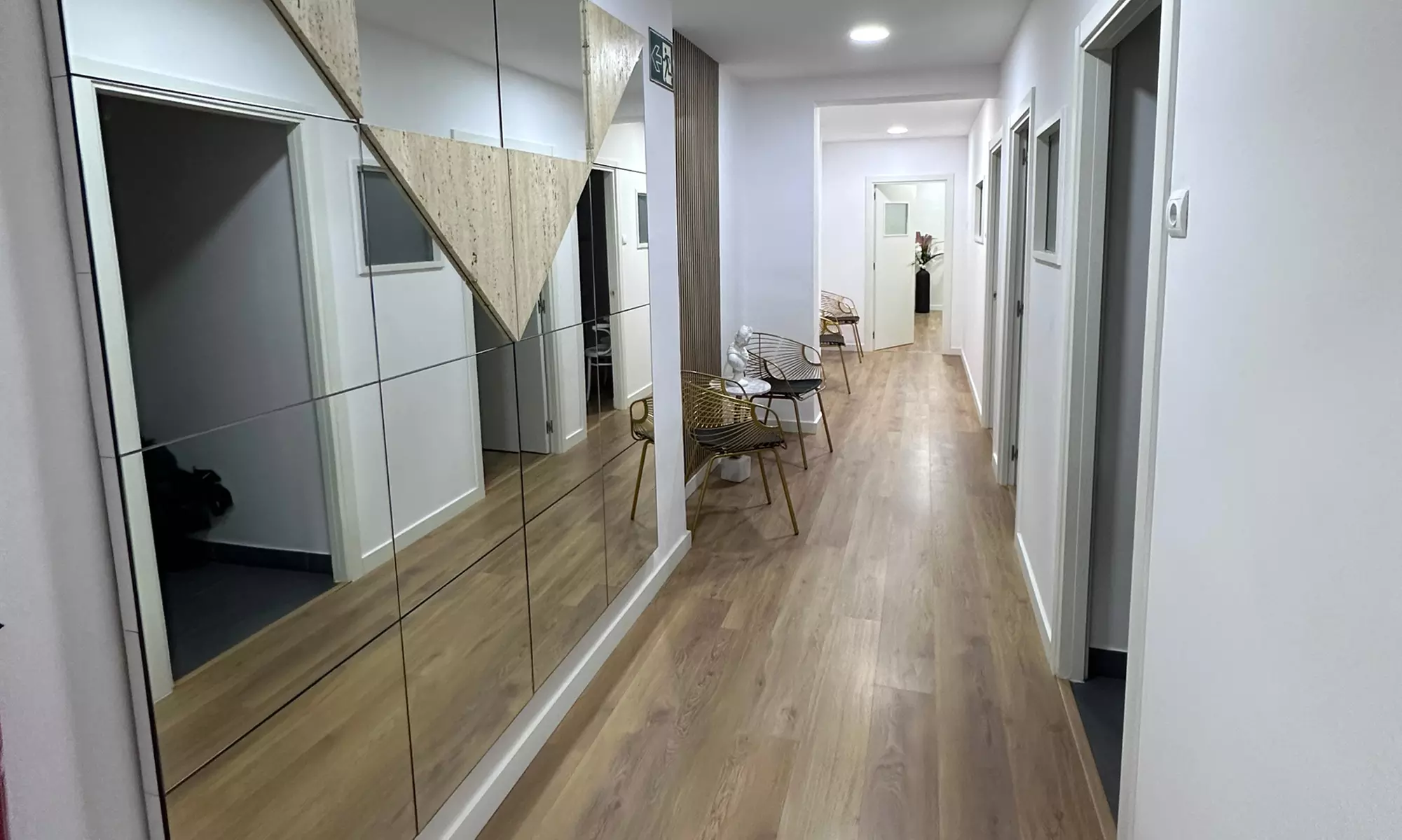 Limpieza facial con radiofrecuencia y microdermoabrasión o peeling