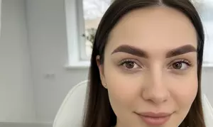 Define tu mirada con una sesión de micropigmentación de cejas para 1 persona, ahorra un 72% 