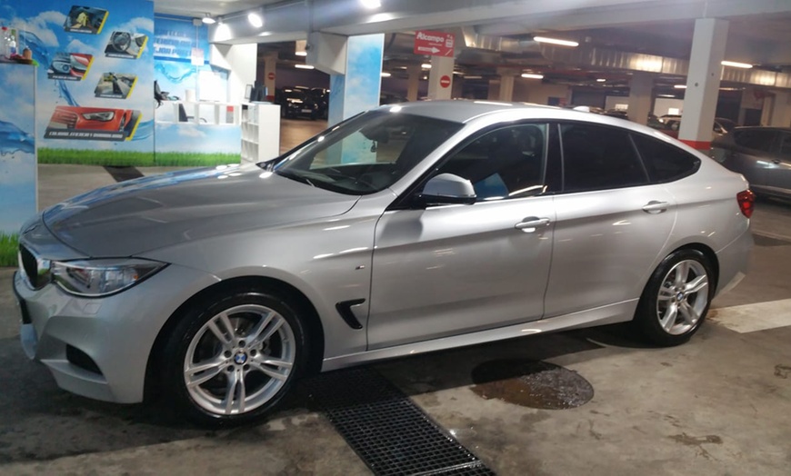 Image 3: Lavado interior y exterior a mano de coche con Rivera Carwash Alcorcón