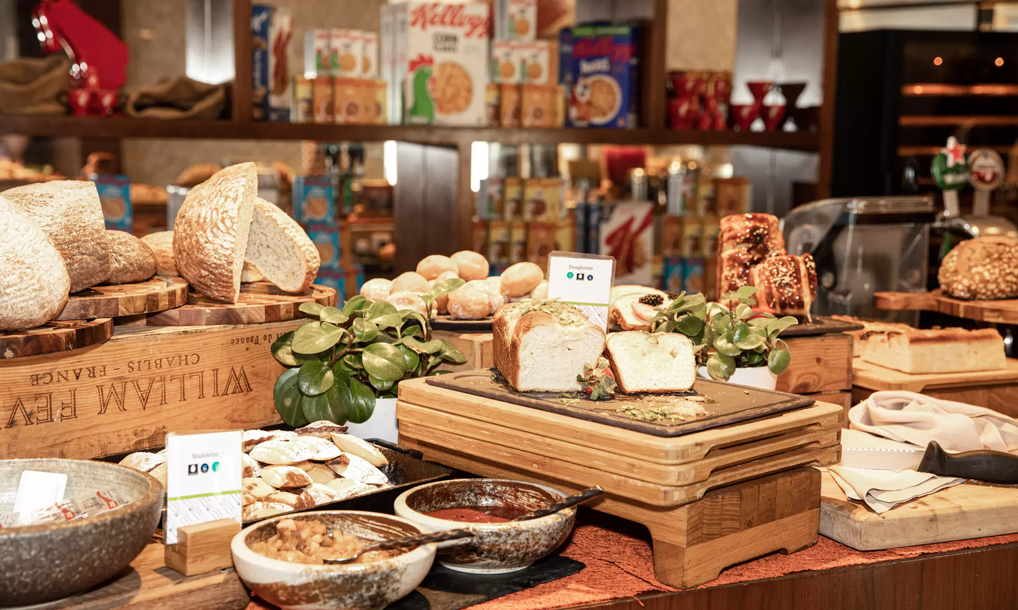 Breakfast with Pool Access for a Child and Adults!