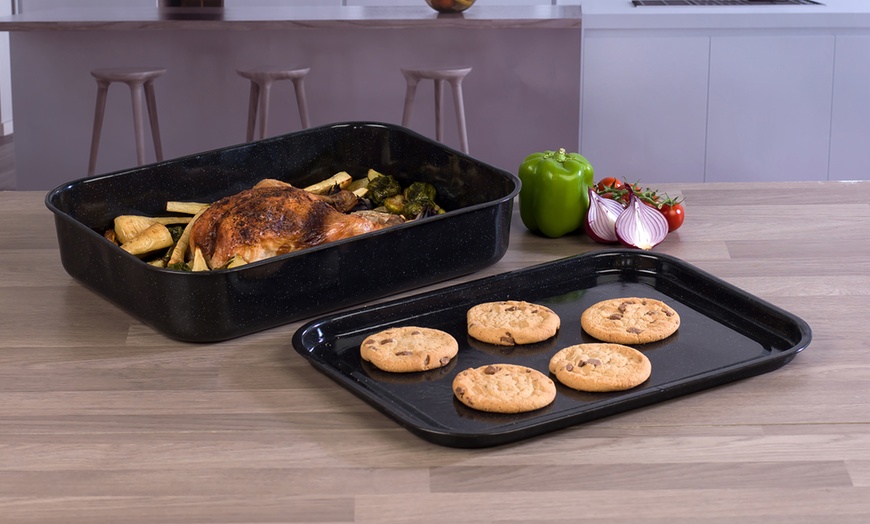 Image 1: Russell Hobbs Baking Tray Set