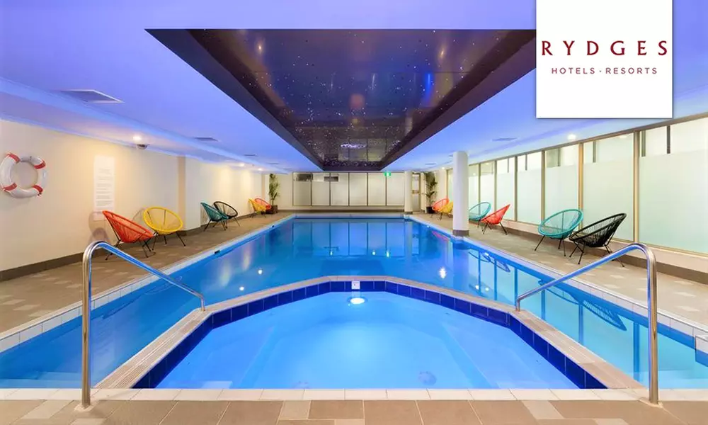 Sydney: Executive King Room for Two with Welcome Drinks & Parking