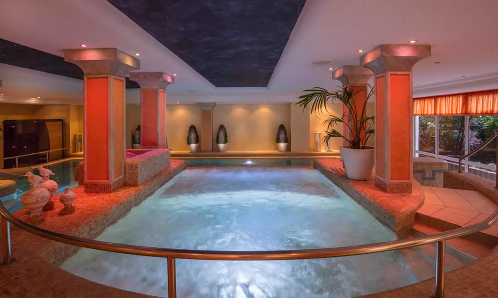 Bad Füssing: 3 bis 7 Nächte für Zwei inkl. Frühstück, Wellness und Thermalbewegungsbad im 4* Hotel Schweizer Hof - Primary Image