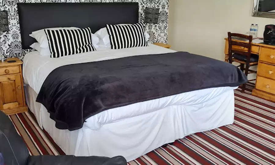 Isle of Anglesey: Double Room with Breakfast, Dinner & Welcome Drink