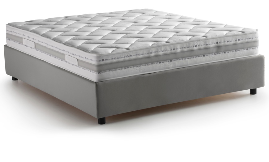 Image 15: Lit double sommier "Silvia" avec coffre de rangement, option matelas 