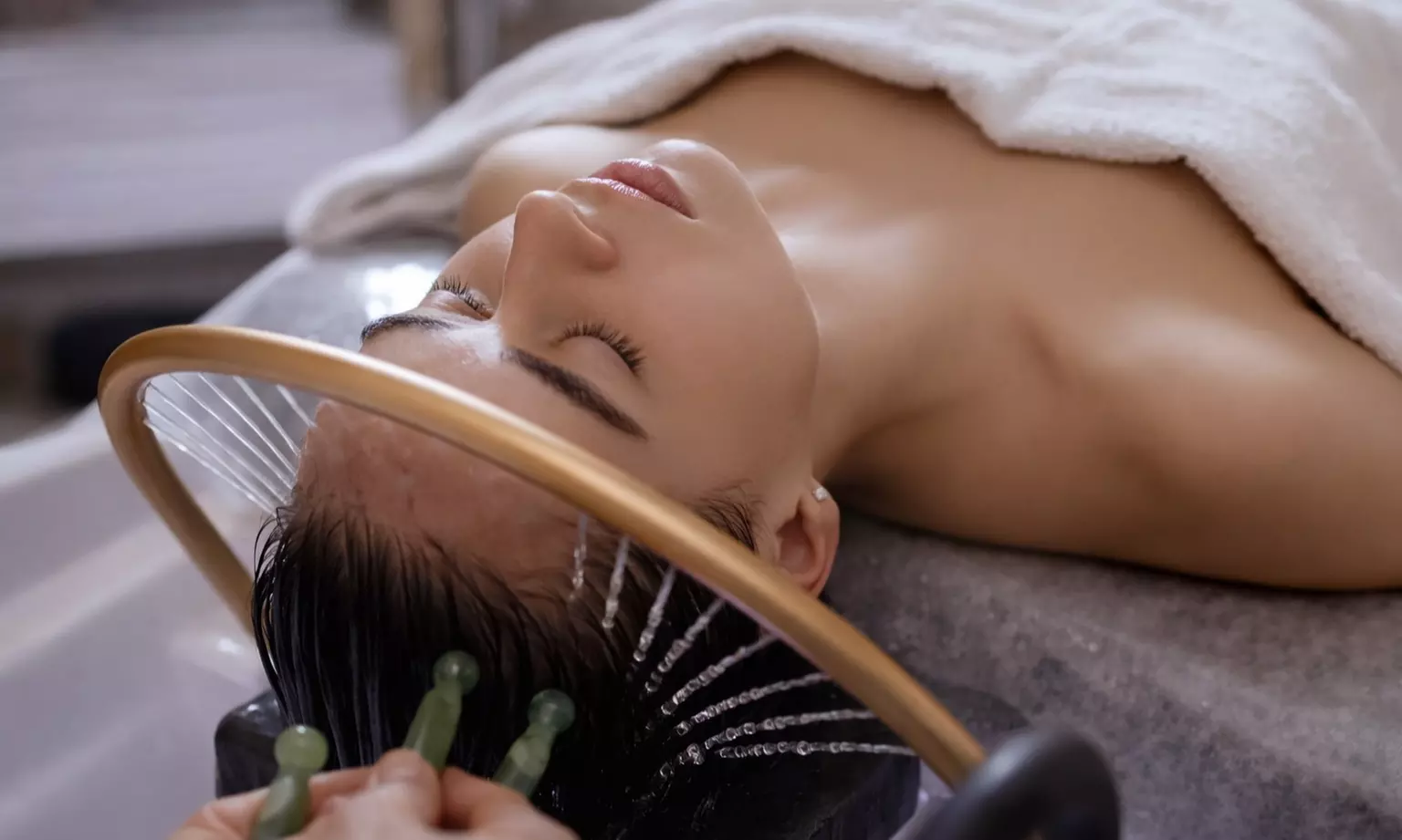 Cheveux brillants et sublimés : head spa et soin profond à la kératine