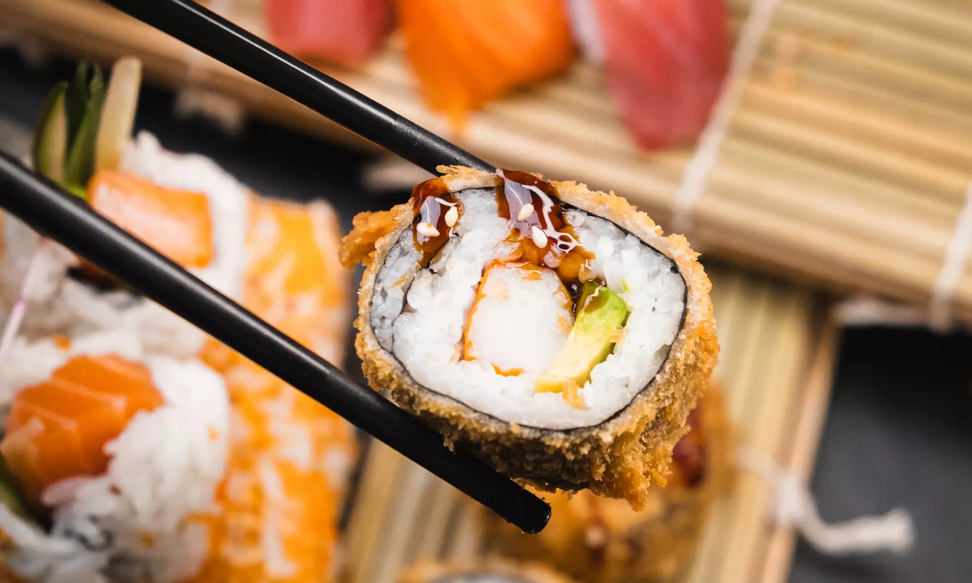 Große gemischte Sushiplatte inkl. Miso Suppe & Dessert