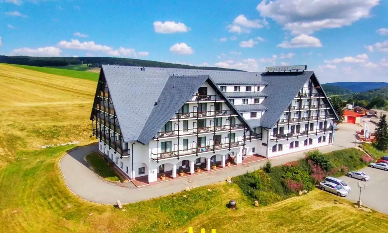 Sommer im Erzgebirge: 2 Nächte für Zwei mit Halbpension, Wein & Pralinen im 4* Alpina Lodge Hotel Oberwiesenthal - Primary Image
