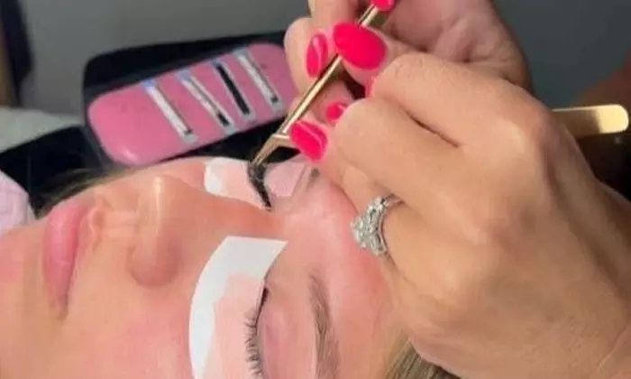 Classic or Hybrid Full Set Eyelash Extensions with Fill-In Option