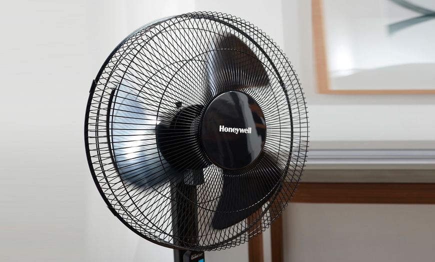 Image 2: Honeywell Advanced 16'' Stand Fan