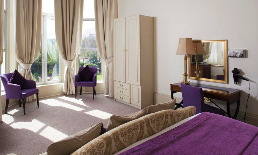 Image 2: Torquay: Family or Double Room with Breakfast & Optional Food Credit