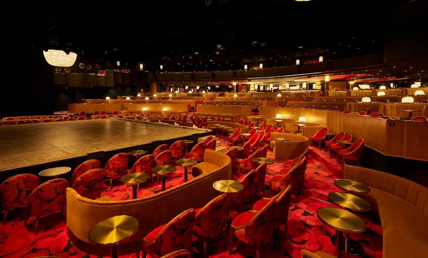 Image 1: Dîner-spectacle au Cabaret Pretty Legs pour 2 ou 4 personnes