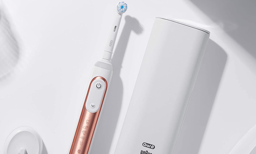 Image 7: Oral-B Genius X Toothbrush