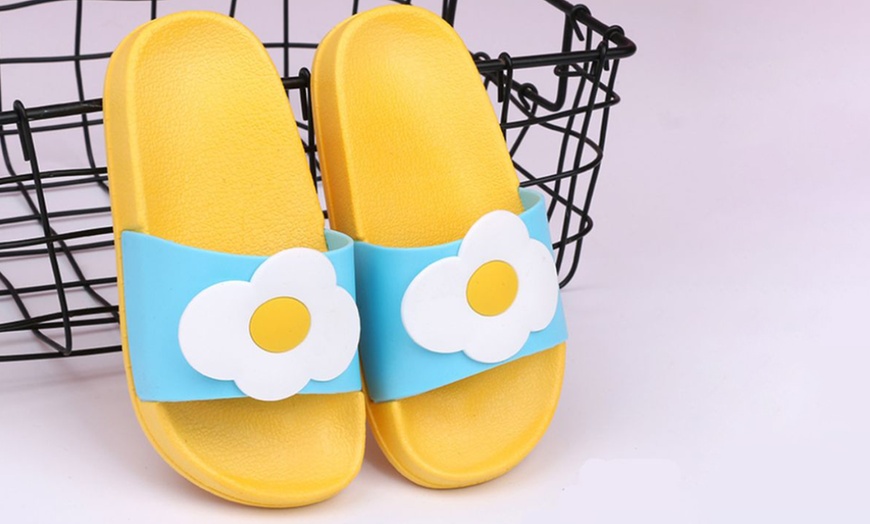 Image 8: Unisex Cartoon Children Slippers
