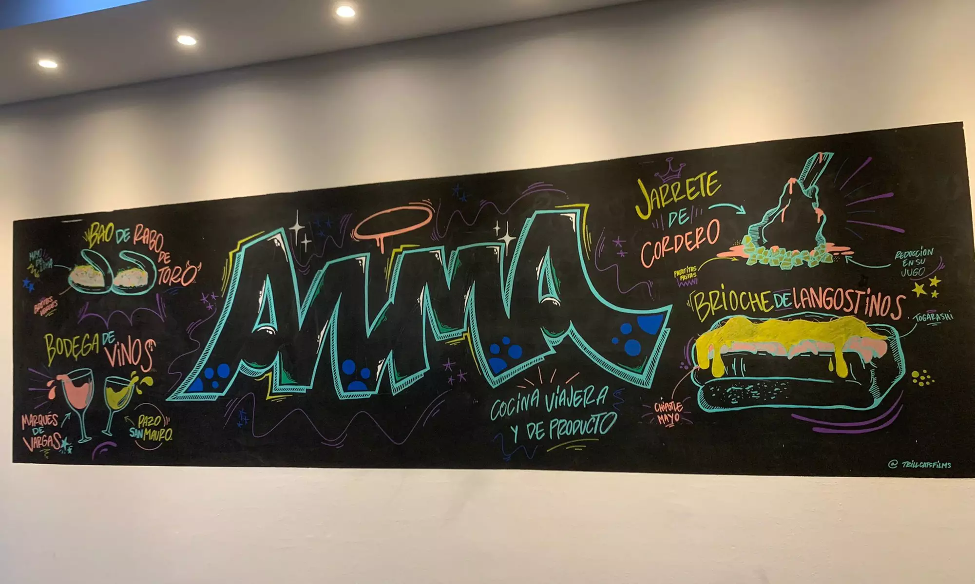 Menú con aperitivo, pases a elegir, postre a compartir y bebida