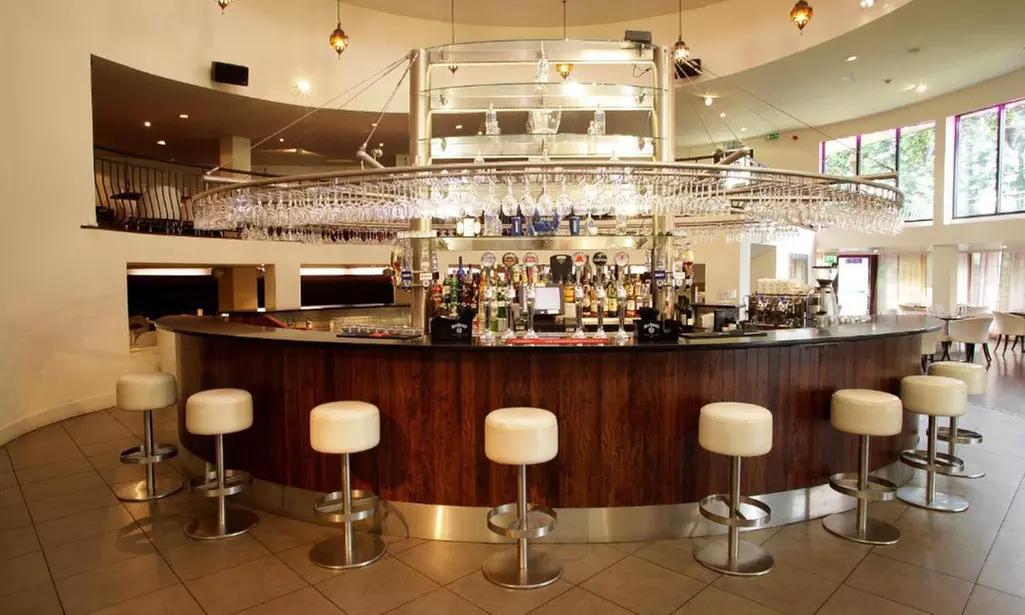 4* Derry: Double Room Stay with Breakfast and a Glass of Prosecco