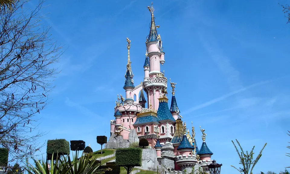 ✈ Disneyland Paris: 2 to 4 Nights with Hotel Stay and Return Flights