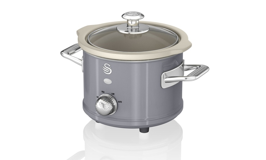 Image 49: Swan 1.5L, 3.5L or 6.5L Retro-Style Slow Cooker