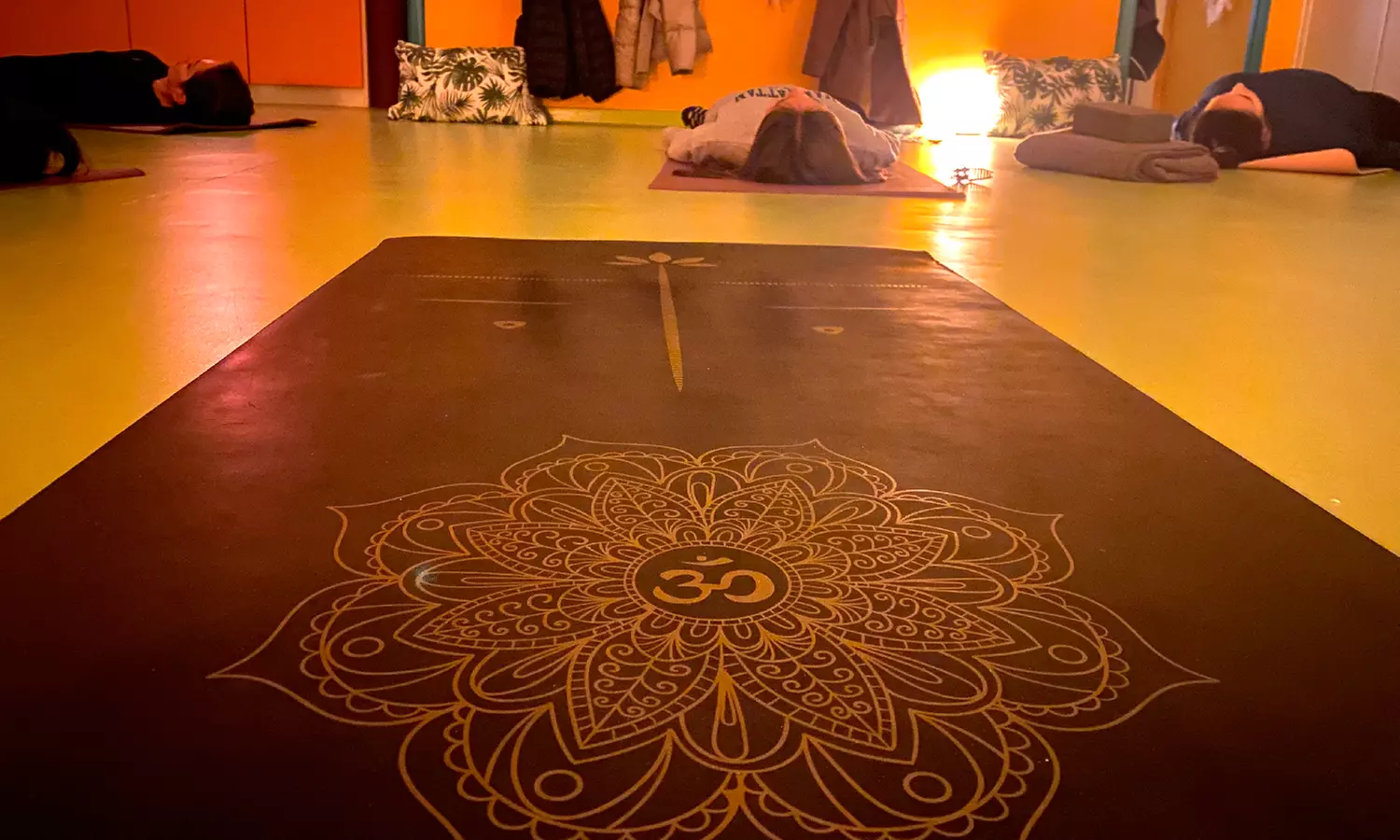 4 clases o 1 mes de clases de yoga ilimitado para 1 persona