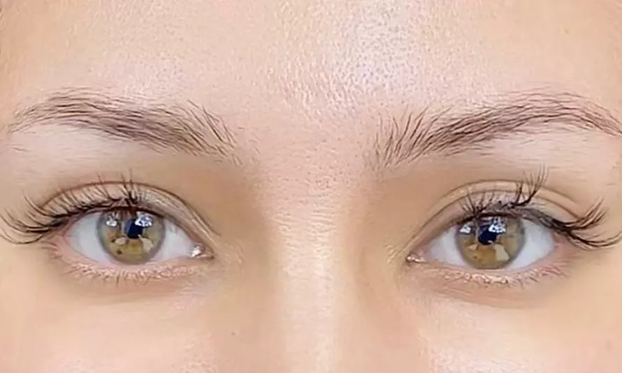 Microblading für die Augenbrauen inkl. Nachbehandlung