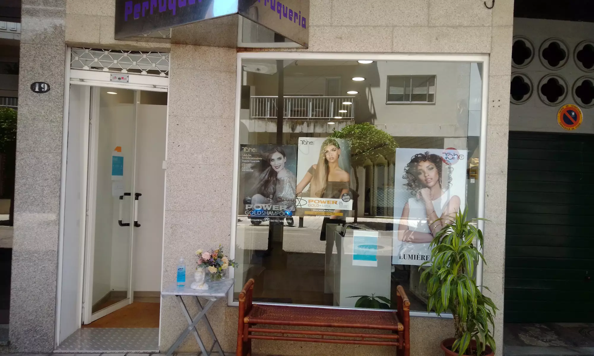 Sesión de peluquería con corte y opción a tinte o alisado de queratina