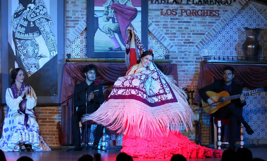 Image 4: Espectáculo flamenco con menú "Premium"