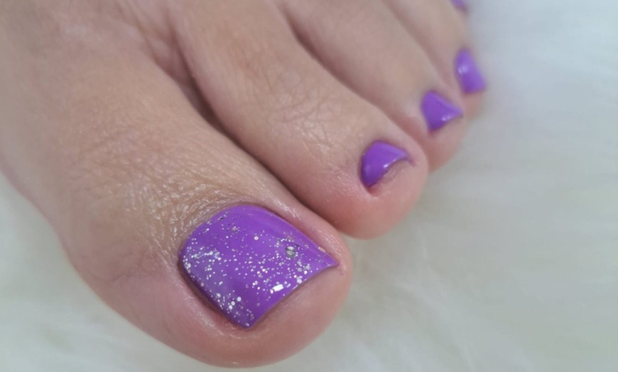 Image 4: Mimos para tus uñas: manicura y/o pedicura con esmalte semipermanente