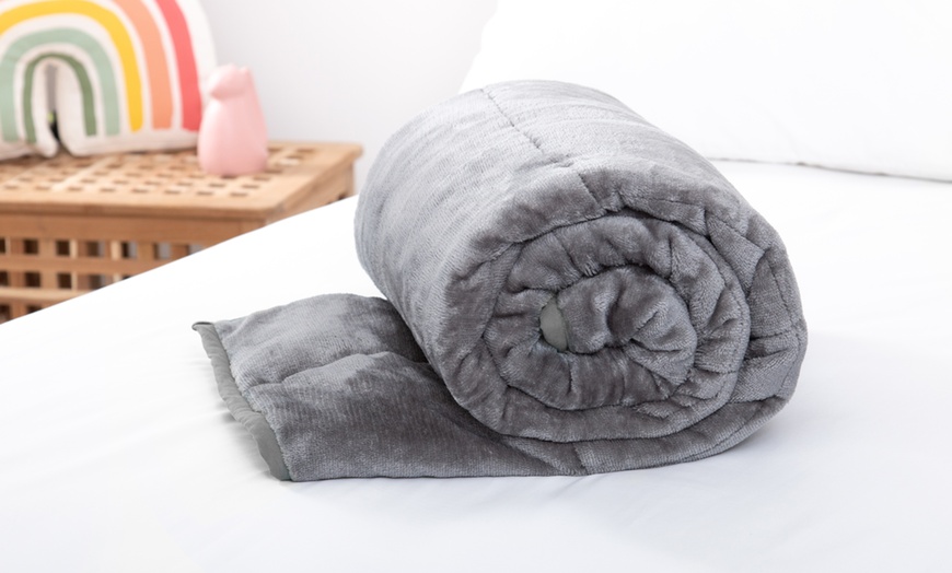 Image 5: Silentnight 3kg Kids' Weighted Blanket