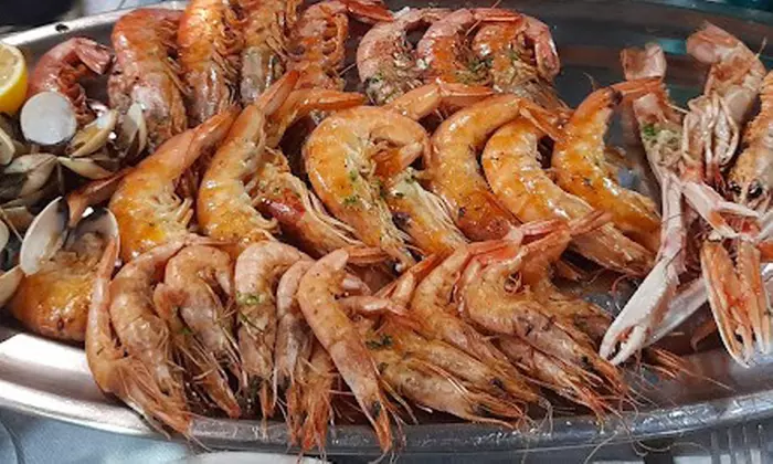 Transpórtate al mar sin moverte de la ciudad con una parrillada de marisco para 2 con aperitivo y bebida en Valadouro I - Primary Image