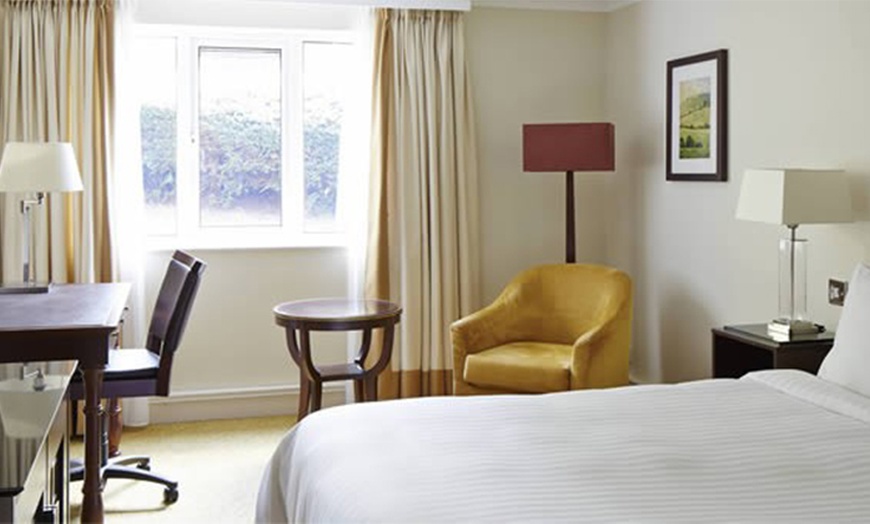 Image 3: Hampshire: 1-Night 4* Stay with Breakfast 