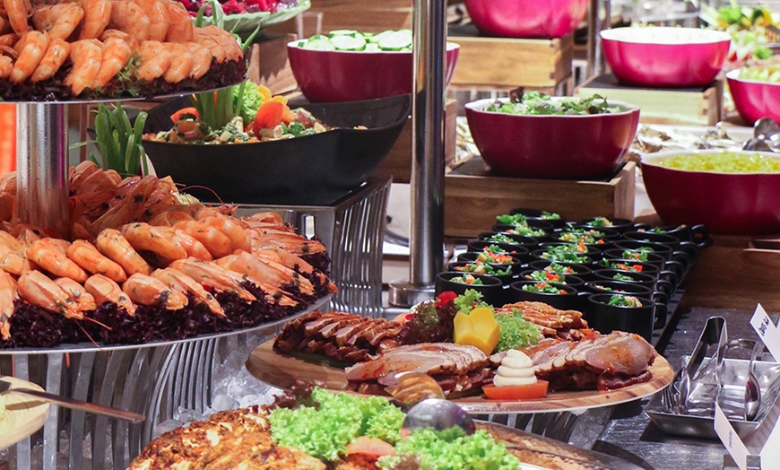 Image 2: Seafood Buffet with Beverages