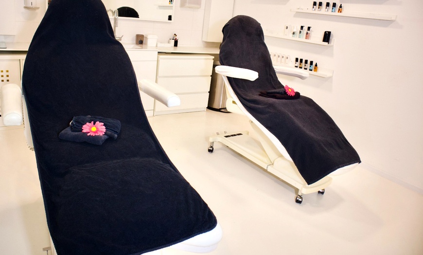 Image 3: Verwen jezelf met pure luxe: ga voor een deluxe of exclusieve facial
