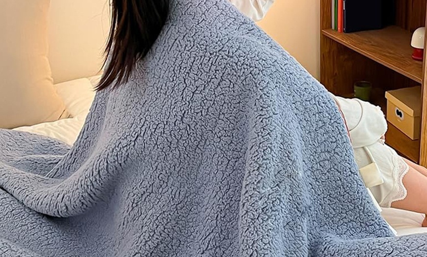 Image 5: Sherpa Throw Blanket