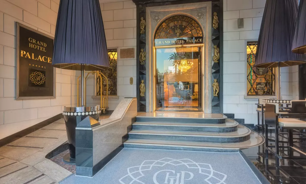 Roma: camera Deluxe King e bottiglia di Prosecco per 2 presso il Grand Hotel Palace Rome 5* - Primary Image