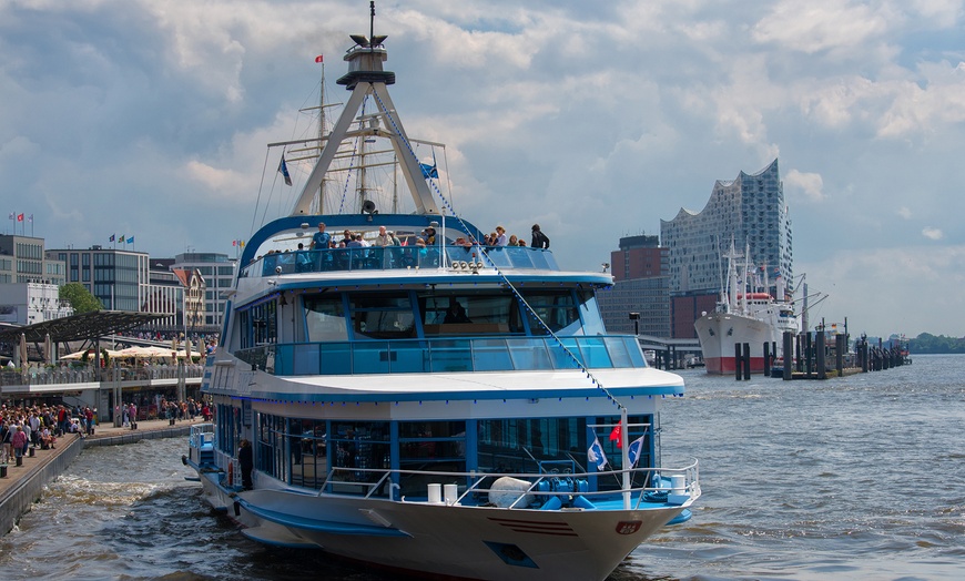 Image 5: 60 Min. Hafenrundfahrt an Elbphilharmonie vorbei für 2, 4 oder 6 Pers.