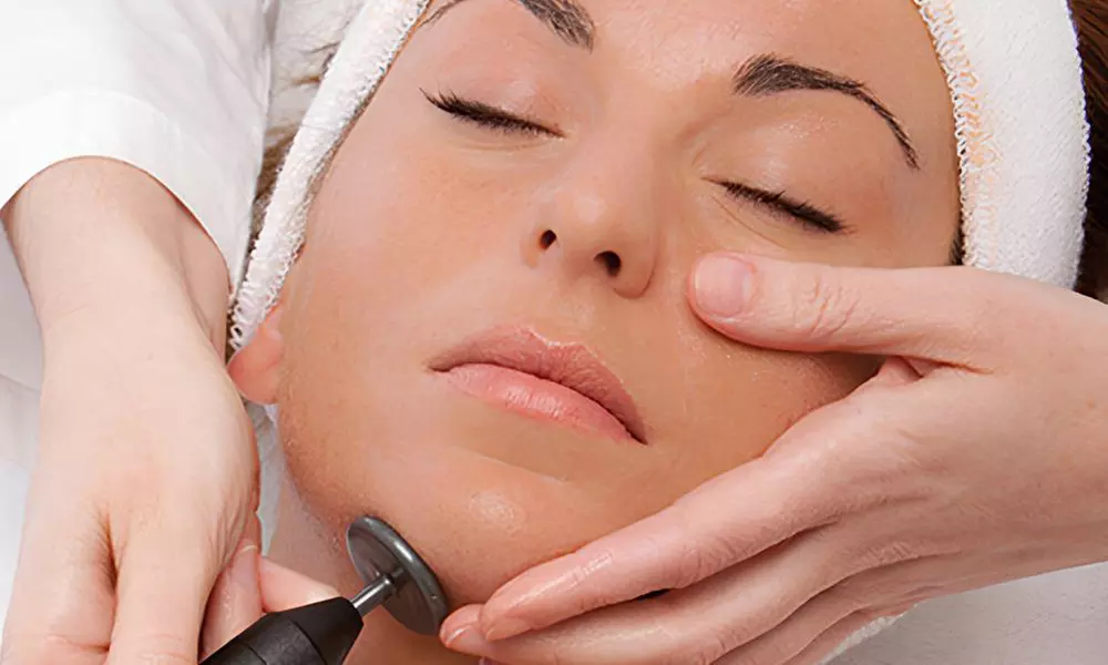 1 sesión de radiofrecuencia o maderoterapia facial con presoterapia orbicular en Medicina Estética Vital Belle - Primary Image