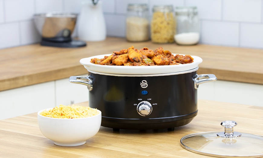 Image 12: Swan Retro-Style Slow Cooker