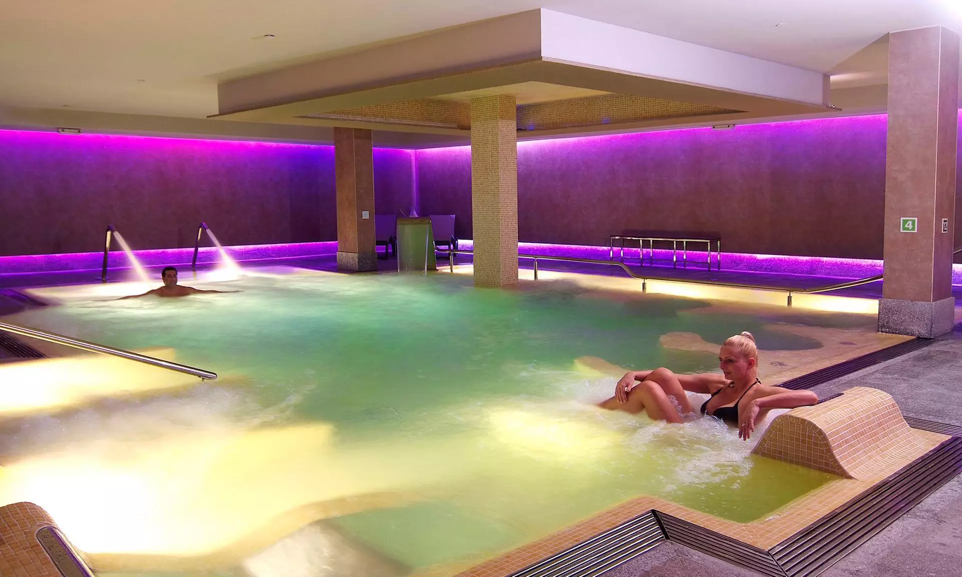 Circuito spa de 2 horas para 2 personas, con opción a bufé o masaje