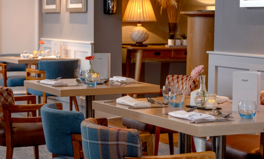 Image 5: QHotels Oxfordshire: Classic Double with Breakfast & Dinner Credit