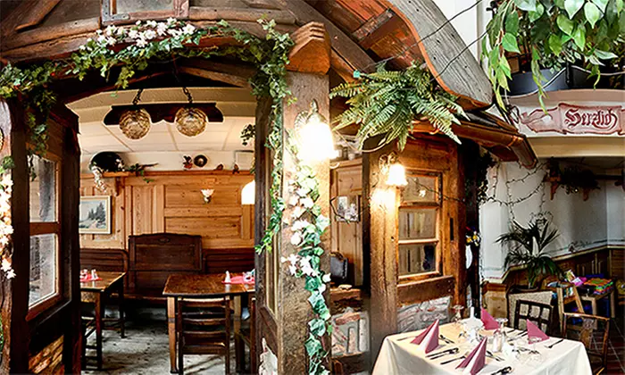 Schnitzel-Menü mit Gurkensalat