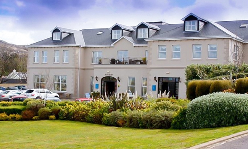 Image 1: Co. Donegal: 2-Night 4* Stay with Breakfast 