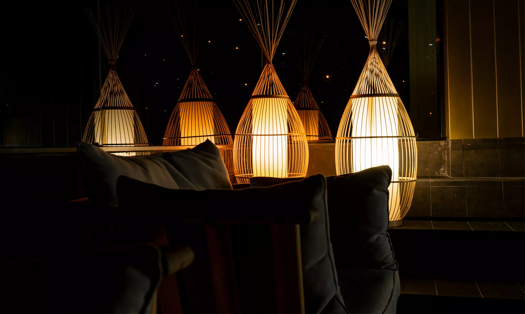 Circuito spa con copa o botella de cava y tratamiento extra para 2