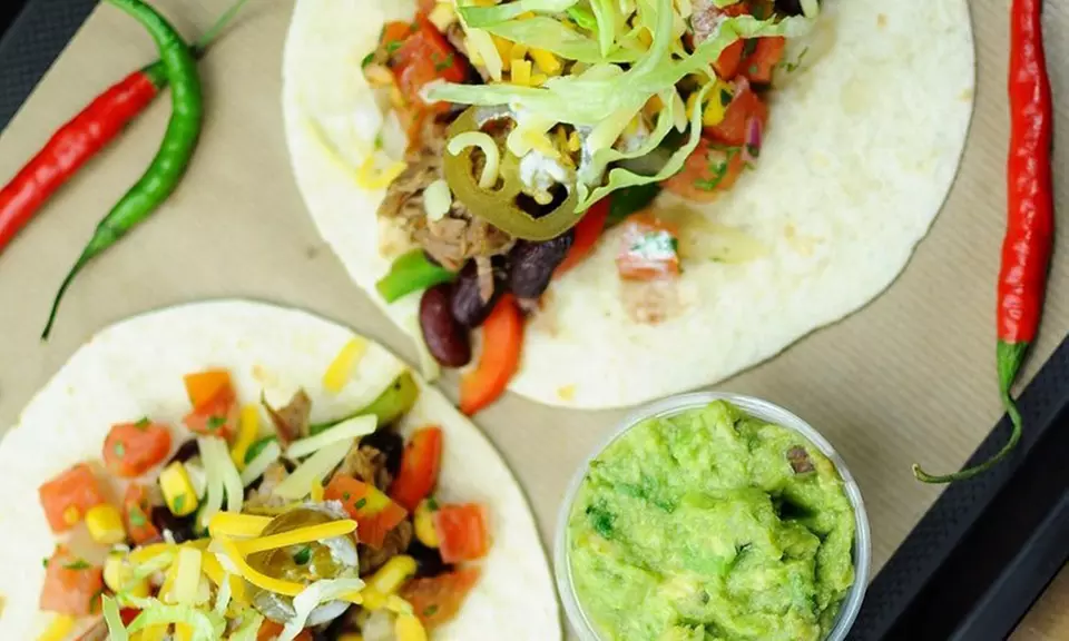 Menú mexicano para 2 en Burritos Valencia (Pza. San Lorenzo)