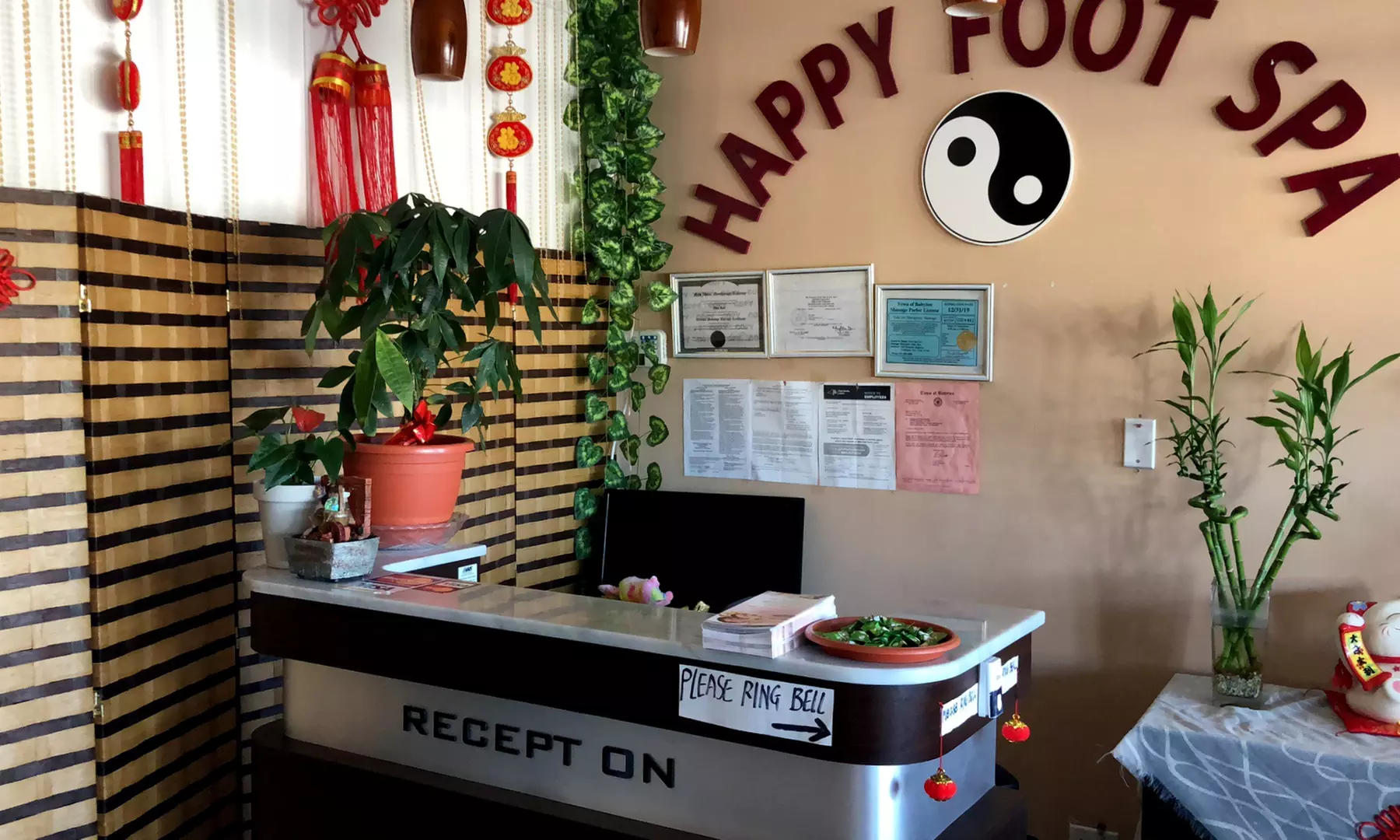 30-Minute Reflexology with Hot Stone or Hot Stone Massage with Aromatherapy at Happy Foot Spa (Up to 50% Off) - Primary Image