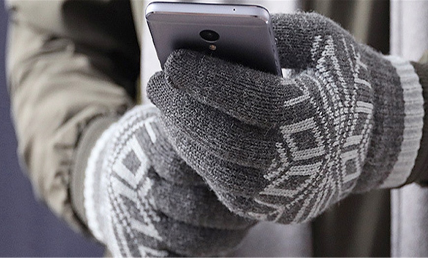 Image 4: Men's Touch Screen Knitted Gloves