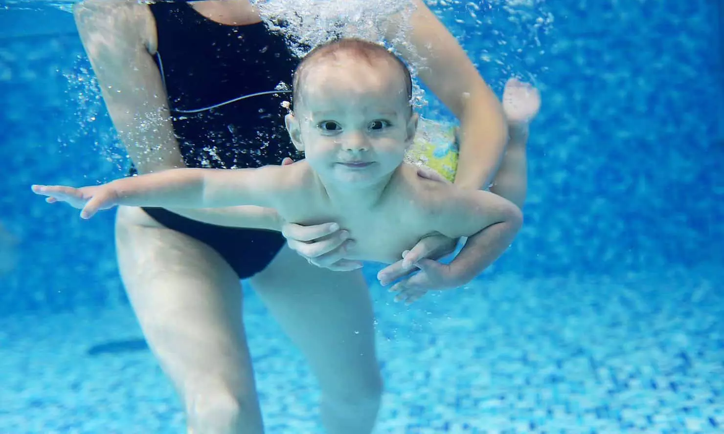 Initiez-vous ou vos petits aux joies de l'eau avec Swim Stars