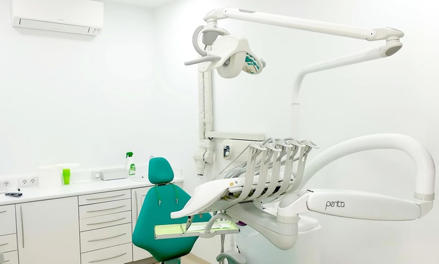 Image 5: Blanqueamiento led y limpieza bucal en Clinica dental Marcelo Usera