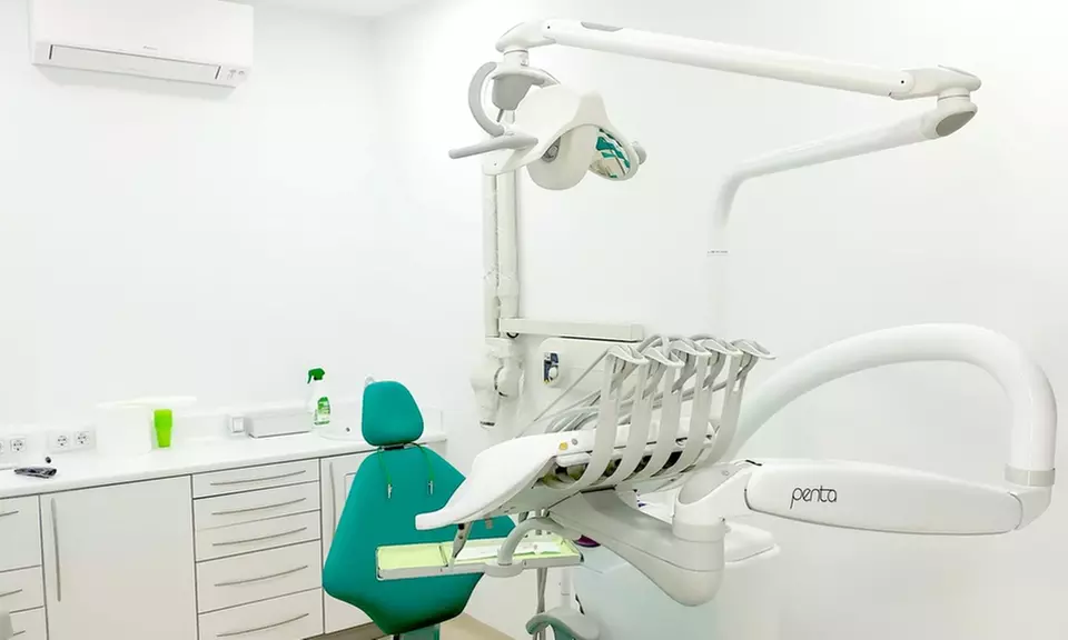 Blanqueamiento led con limpieza bucal con ultrasonidos en Clinica dental Marcelo Usera (hasta 92% de descuento) - Second Medium